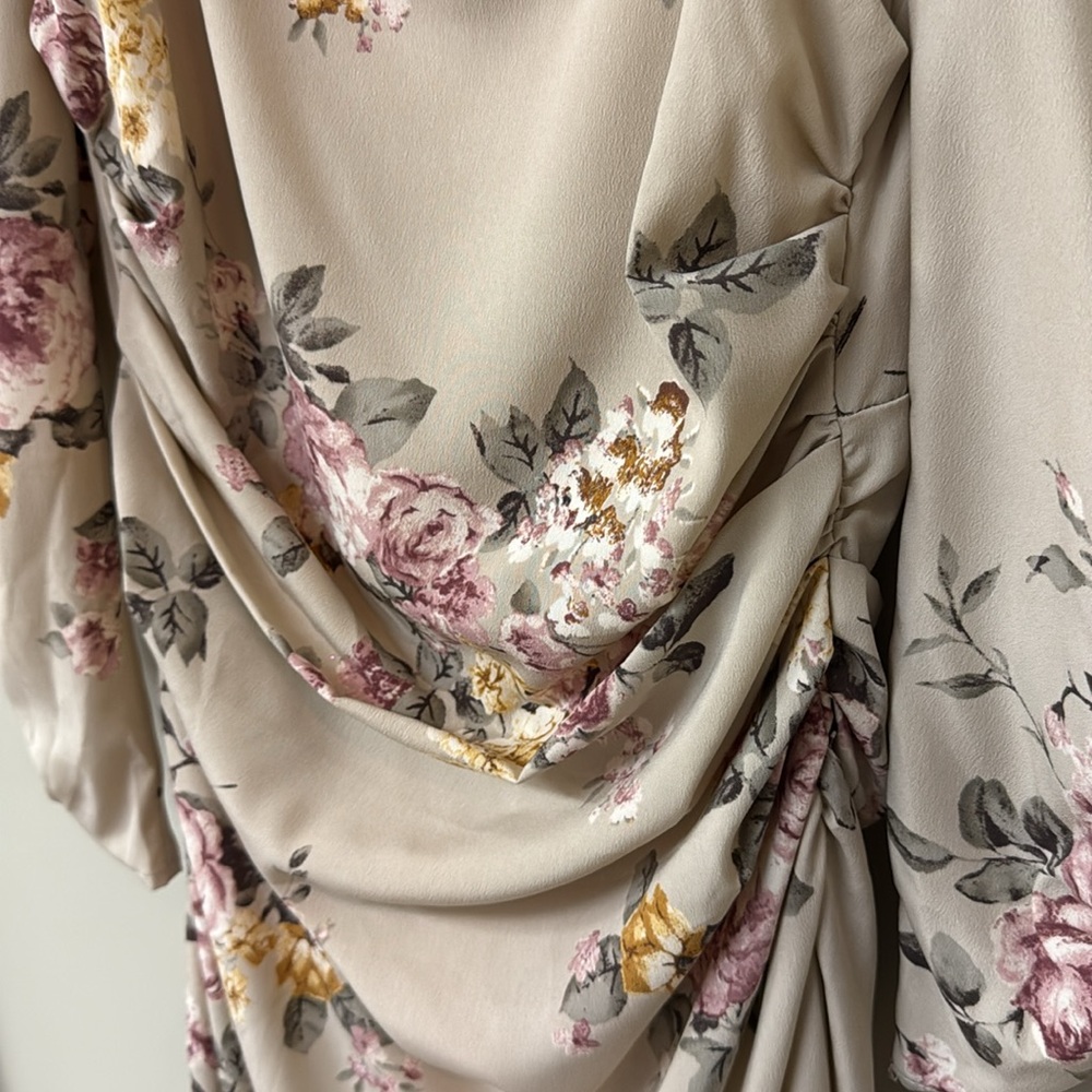 ASTR the Label Long Sleeve Ruched Floral Midi Dress | Blush Floral | sz M | EUC - Picture 10 of 16